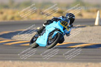 media/Nov-19-2023-CVMA (Sun) [[1f3d1b7ccb]]/Race 17 Amateur Supersport Middleweight/